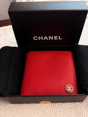 💎 Authentic Chanel Red Bifold Wallet – Excellent condition! 💎